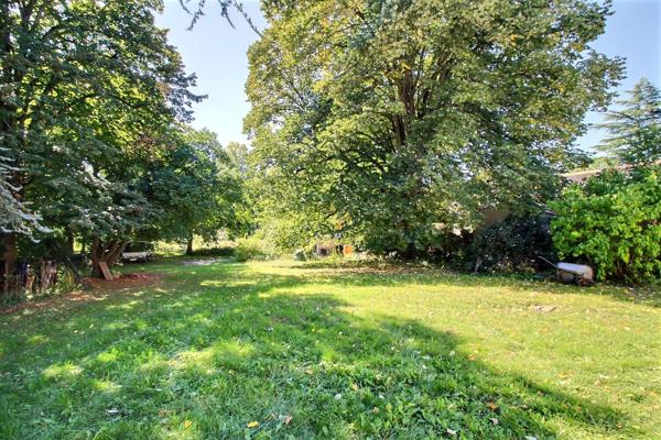 Longère 3 chambres et grand terrain avec dépendances et garage proche MAINTENON