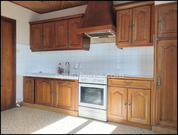 Votre futur cocon à Plestin-les-Grèves – Entre mer et centre-ville, une maison à fort potentiel vous attend !