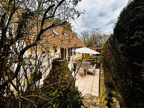 MAISON AU CALME ABSOLU 160 m2 €549 000 ** - Référence 1093