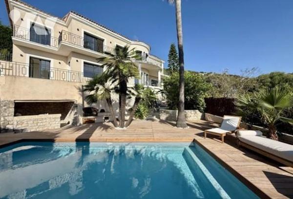 ROQUEBRUNE-CAP-MARTIN - PROPRIÉTÉ VUE MER.