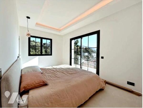 ROQUEBRUNE-CAP-MARTIN - PROPRIÉTÉ VUE MER.