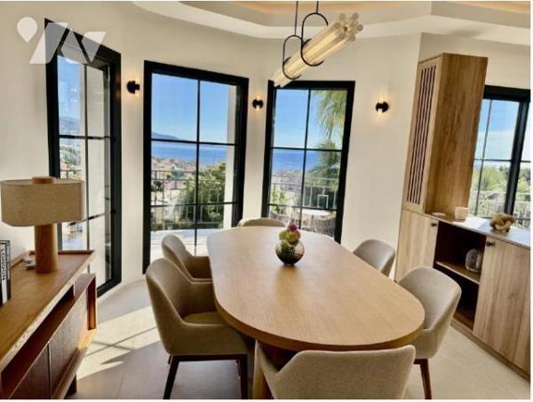 ROQUEBRUNE-CAP-MARTIN - PROPRIÉTÉ VUE MER.