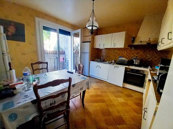 Immeuble de rapport Brive La Gaillarde 176 m2 - 2 appartements T4 de 90 m²- garage- jardin