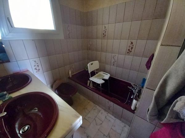 Immeuble de rapport Brive La Gaillarde 176 m2 - 2 appartements T4 de 90 m²- garage- jardin