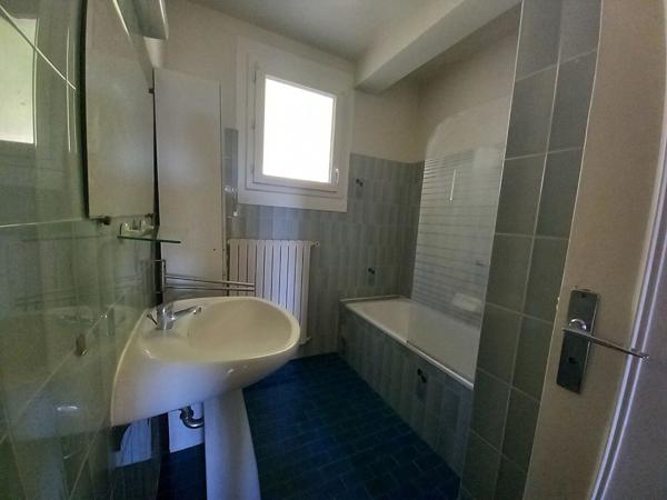 Immeuble de rapport Brive La Gaillarde 176 m2 - 2 appartements T4 de 90 m²- garage- jardin