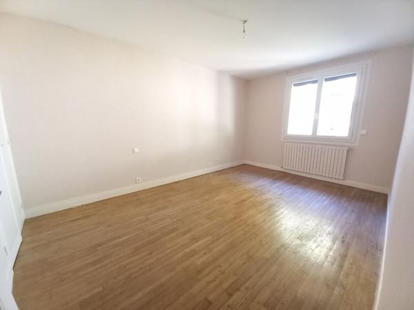 Immeuble de rapport Brive La Gaillarde 176 m2 - 2 appartements T4 de 90 m²- garage- jardin