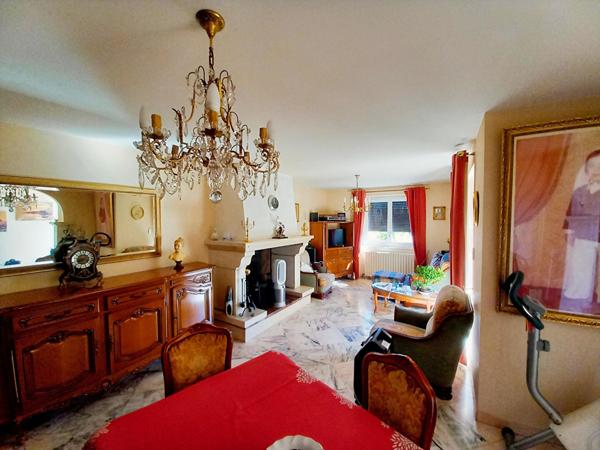 Immeuble de rapport Brive La Gaillarde 176 m2 - 2 appartements T4 de 90 m²- garage- jardin