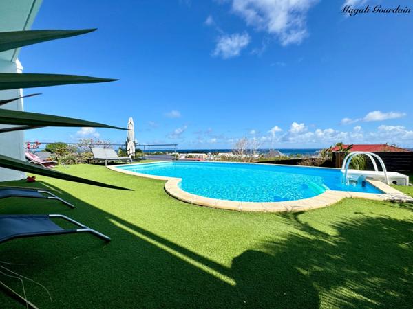 EN EXCLUSIVITE - A VENDRE - PROPRIETE D'EXCEPTION AVEC VUE MER ET POTENTIEL LOCATIF REMARQUABLE - SAINTE ANNE