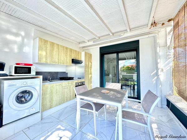 EN EXCLUSIVITE - A VENDRE - PROPRIETE D'EXCEPTION AVEC VUE MER ET POTENTIEL LOCATIF REMARQUABLE - SAINTE ANNE