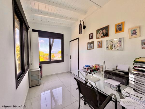 EN EXCLUSIVITE - A VENDRE - PROPRIETE D'EXCEPTION AVEC VUE MER ET POTENTIEL LOCATIF REMARQUABLE - SAINTE ANNE