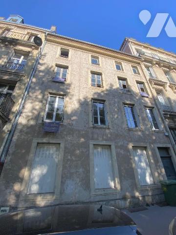 Spécial investisseur T2 à rénover dans un immeuble de caractère 
