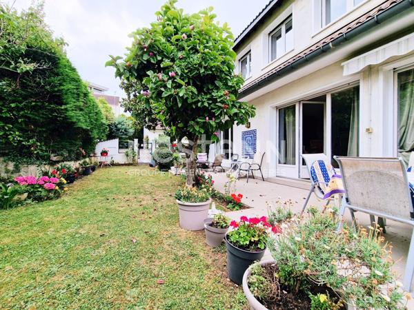 CHATENAY-MALABRY - PROCHE VALLEE AUX LOUPS - MAISON 7 PIECES 226M2 AU SOL + SOUS-SOL + JARDIN