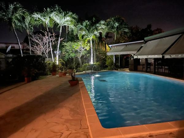 Villa F4 et dépendances, piscine, à vendre la jaille BAIE MAHAULT (971)