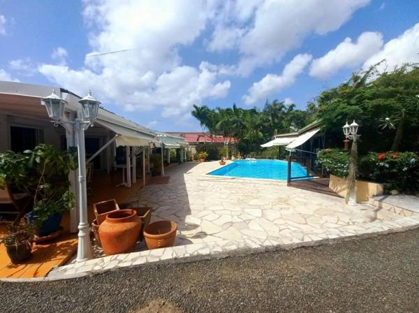 Villa F4 et dépendances, piscine, à vendre la jaille BAIE MAHAULT (971)