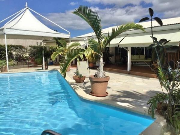 Villa F4 et dépendances, piscine, à vendre la jaille BAIE MAHAULT (971)