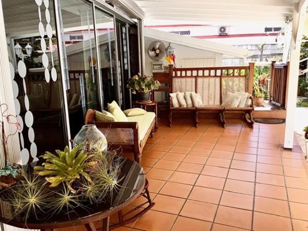 Villa F4 et dépendances, piscine, à vendre la jaille BAIE MAHAULT (971)