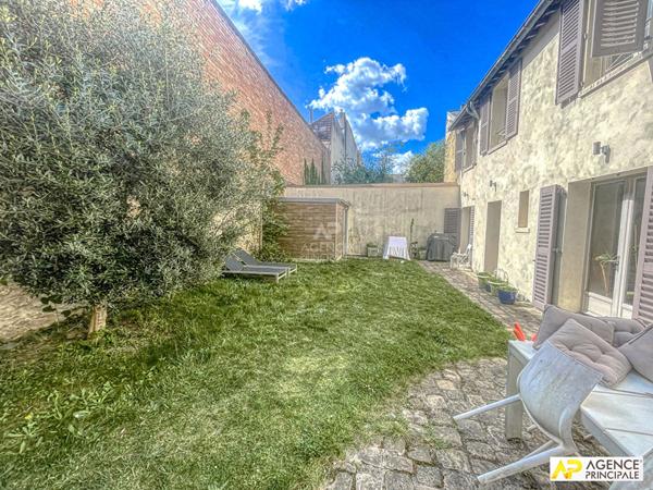 Versailles Notre-Dame Maison ancienne de 5 pièces 113 m² carrez avec jardin de 104 M² €1 300 000 ** - Référence 27447