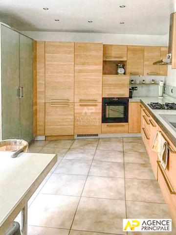 Versailles Notre-Dame Maison ancienne de 5 pièces 113 m² carrez avec jardin de 104 M² €1 300 000 ** - Référence 27447