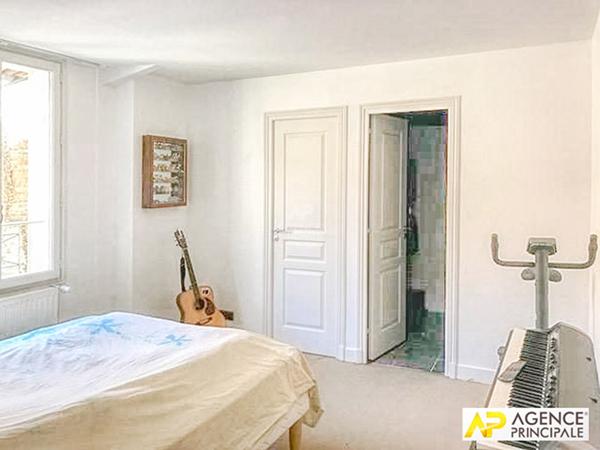 Versailles Notre-Dame Maison ancienne de 5 pièces 113 m² carrez avec jardin de 104 M² €1 300 000 ** - Référence 27447