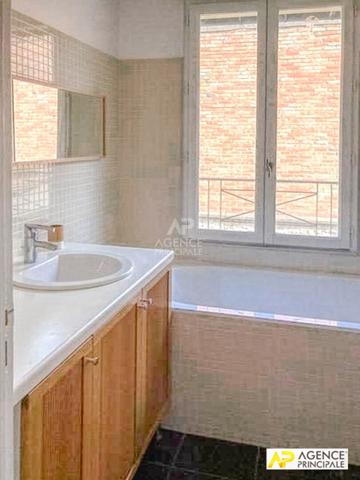 Versailles Notre-Dame Maison ancienne de 5 pièces 113 m² carrez avec jardin de 104 M² €1 300 000 ** - Référence 27447