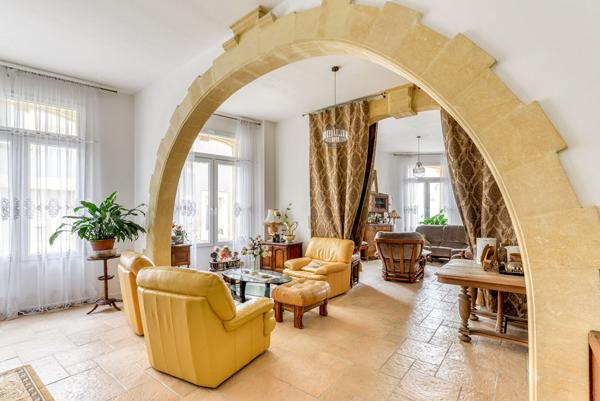 Propriété d'Exception, Château restauré