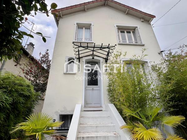 2 maisons (130 m2 + 35 m2) à 4 min à pied du RER E