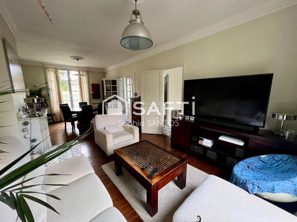 2 maisons (130 m2 + 35 m2) à 4 min à pied du RER E