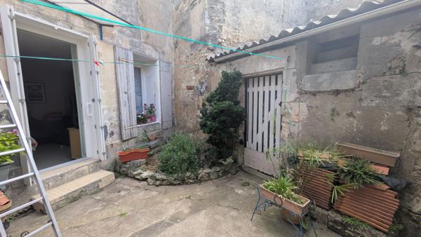Immeuble 11 pièces à vendre Tonnay Charente - 17430 / Réf: 3373