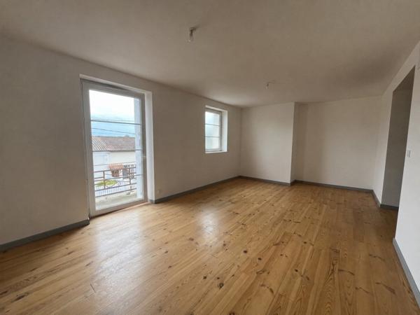 Appartement à louer 690 € CC St-Astier 3 p 66 m² DPE C