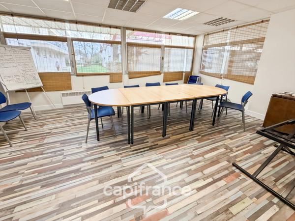LOCAUX COMMERCIAUX / BUREAUX