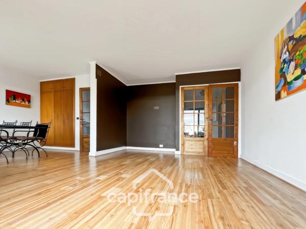 A vendre 5 pièces de 85 m², au dernier étage, lumineux, traversant, au calme avec terrasses, cave et parking, à CHENNEVIERES SUR MARNE (94)