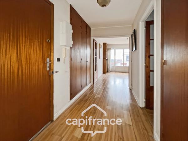 A vendre 5 pièces de 85 m², au dernier étage, lumineux, traversant, au calme avec terrasses, cave et parking, à CHENNEVIERES SUR MARNE (94)