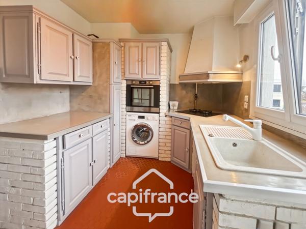 A vendre 5 pièces de 85 m², au dernier étage, lumineux, traversant, au calme avec terrasses, cave et parking, à CHENNEVIERES SUR MARNE (94)