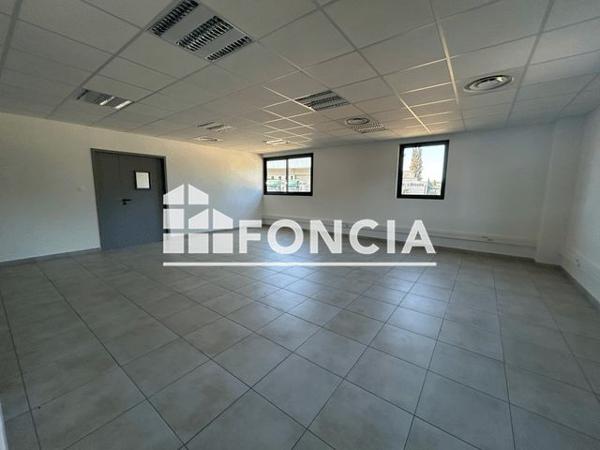 Location Local commercial 5 pièces 118.6 m² - 184 AVENUE LOUIS LEPINE Sorgues 84700