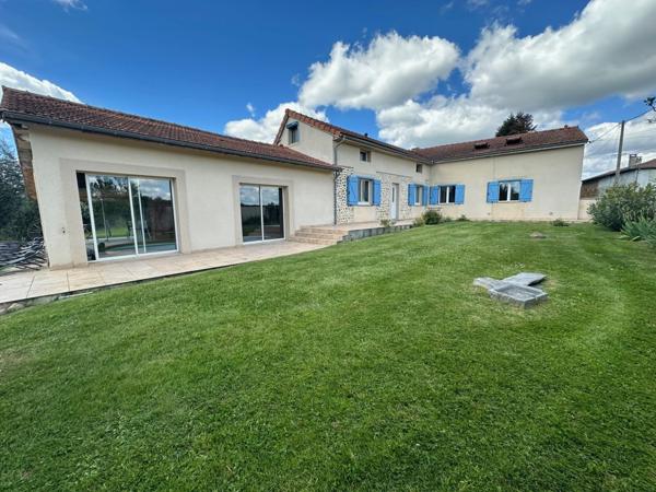 Dpt Hautes Pyrénées (65), à vendre maison P6 de 230 m² - Terrain de 5 500,00 m² - Plain pied - piscine intérieure