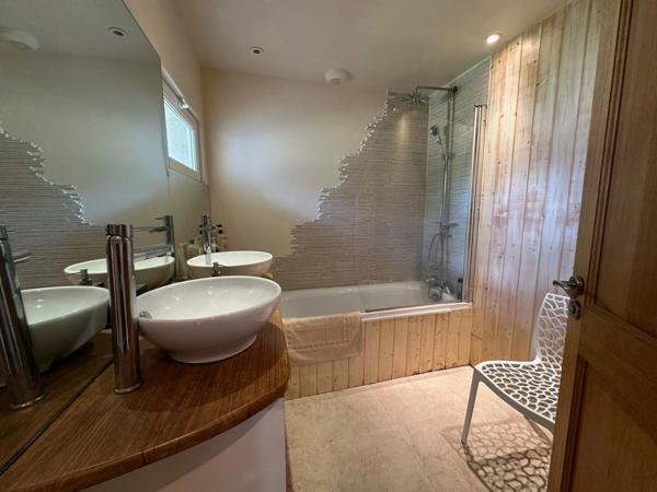 Dpt Hautes Pyrénées (65), à vendre maison P6 de 230 m² - Terrain de 5 500,00 m² - Plain pied - piscine intérieure