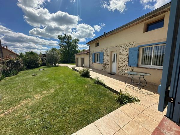 Dpt Hautes Pyrénées (65), à vendre maison P6 de 230 m² - Terrain de 5 500,00 m² - Plain pied - piscine intérieure