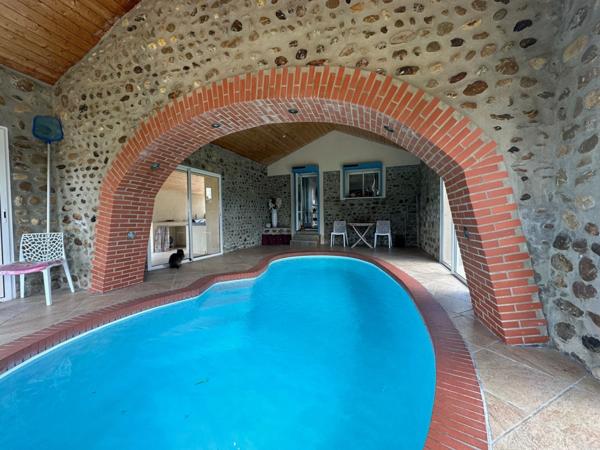 Dpt Hautes Pyrénées (65), à vendre maison P6 de 230 m² - Terrain de 5 500,00 m² - Plain pied - piscine intérieure