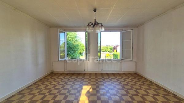 Maison individuelle à vendre 3 pièces ETAMPES (91) – Quartier Saint-Pierre – Terrain clos de 591 m² – Garage – Fort potentiel