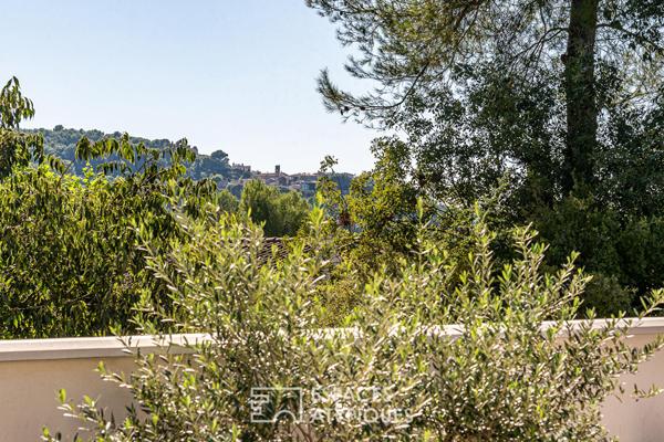 Villa contemporaine : volumes épurés et plain-pied
