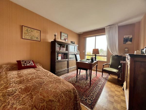 À vendre : Appartement 4 pièces à La Varenne Saint Hilaire