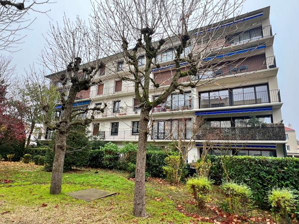 À vendre : Appartement 4 pièces à La Varenne Saint Hilaire