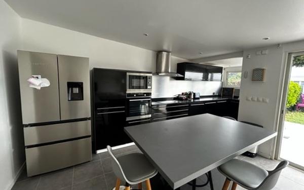 Maison à louer    4 pièces •  Le Gosier