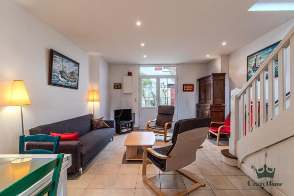 Maison
                                                                                                                                                                                                                                                                                                                        5 pièce(s)                                                                                                                                                                                                          4 chambre(s)                                                                                                                                                                                                          83  m²