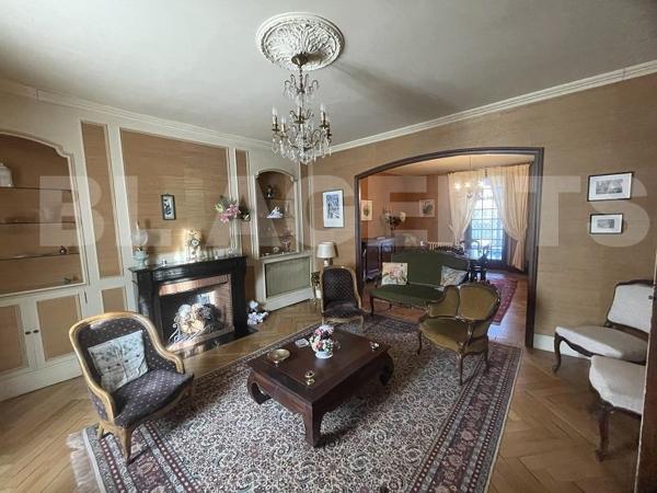 MAISON DE MAITRE AVEC JARDIN ET PISCINE