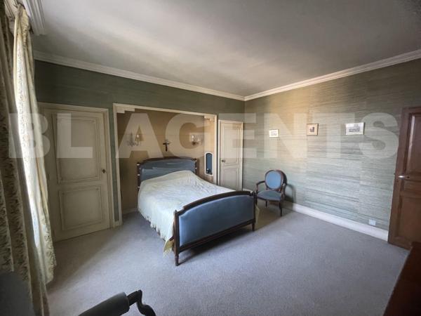 MAISON DE MAITRE AVEC JARDIN ET PISCINE