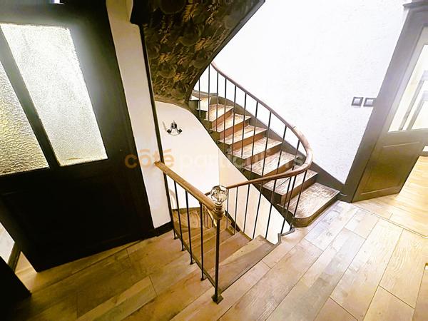 Vente
                Maison242 m² - 8 Pièces -
                    MIREBEAU (86110)