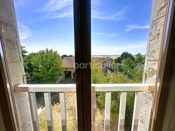 Vente
                Maison242 m² - 8 Pièces -
                    MIREBEAU (86110)