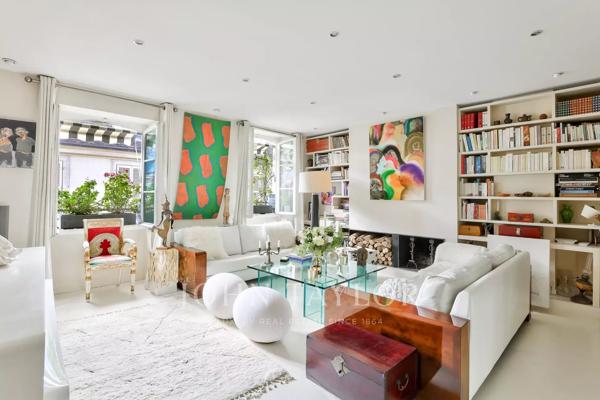Appartement en dernier étage avec terrasse en plein cœur de Saint-Germain-des-Prés