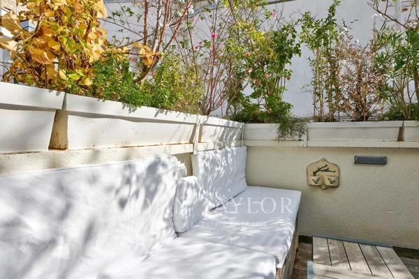 Appartement en dernier étage avec terrasse en plein cœur de Saint-Germain-des-Prés